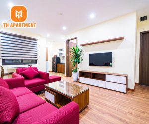 http://View%20phòng%20khách%20và%20phòng%20bếp%20với%20đầy%20đủ%20tiện%20nghi%20sang%20trọng%20bên%20trong%20căn%20hộ%201%20phòng%20ngủ,%201%20phòng%20khách,%20phòng%20bếp%20riêng%20biệt%20rộng%2050m2