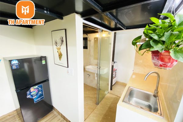 http://Khu%20nấu%20ăn%20và%20nhà%20vệ%20sinh%20hiện%20đại%20của%20căn%20hộ%20cho%20thuê%20tại%20TH%20APARTMENT%20TOWER%202