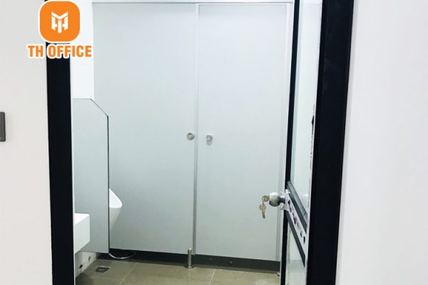 http://Nhà%20vệ%20sinh%20tại%20tòa%20nhà%20TH%20OFFICE%20TOWER%2018%20luôn%20được%20dọn%20dẹp%20sạch%20sẽ