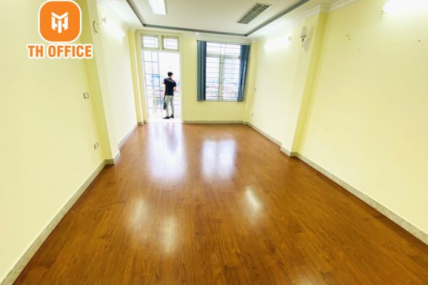 http://Diện%20tích%20văn%20phòng%20trống%20view%20thoáng%20mát,%20ánh%20sáng%20tự%20nhiên%20tại%20tòa%20nhà%20TH%20OFFICE%20TOWER%2026